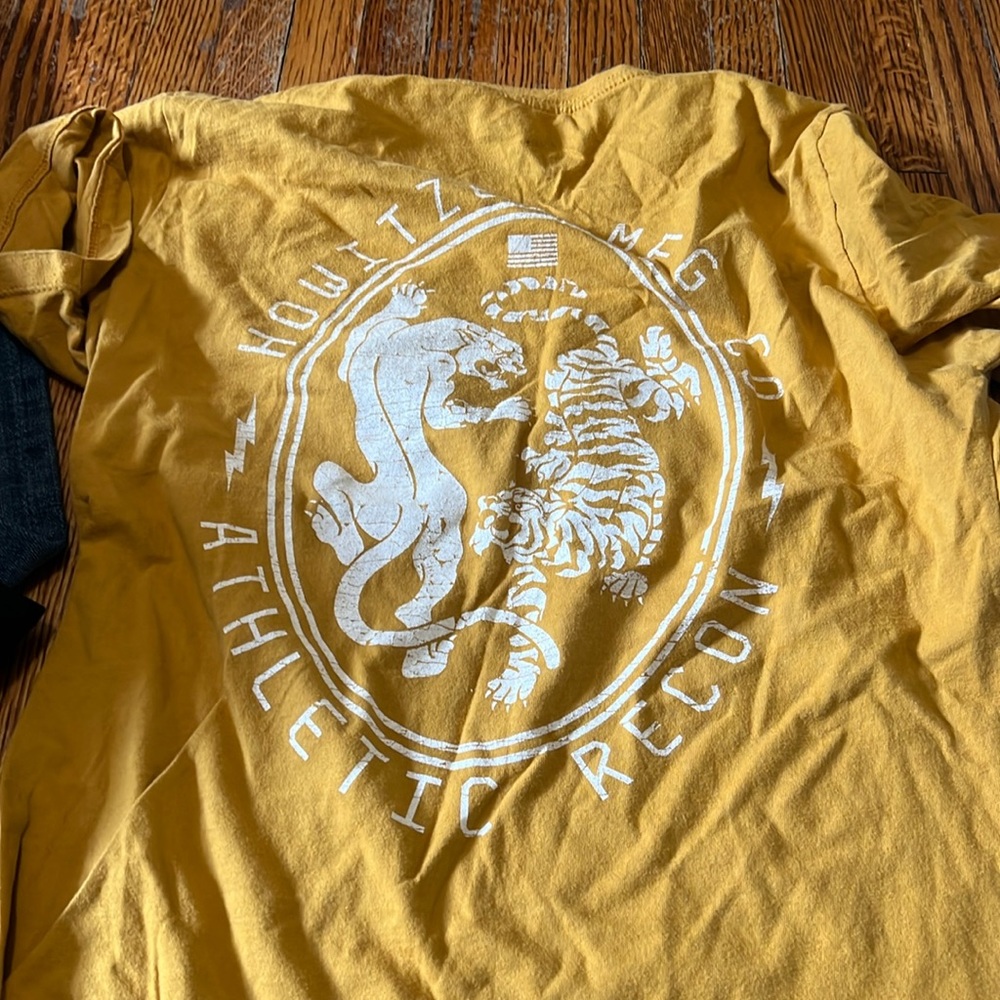 Buckle howitzer t shirt